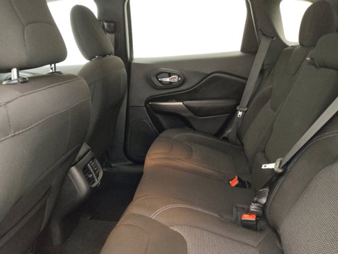 Used 2019 Jeep Cherokee Latitude w/ Popular Appearance Group image 18