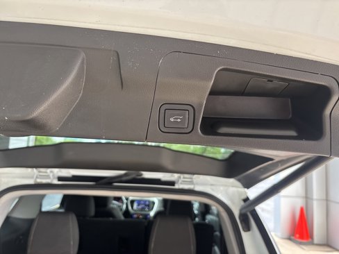 Used 2020 GMC Acadia SLE image 28