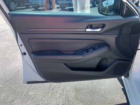 Used 2021 Nissan Altima 2.0 SR image 10