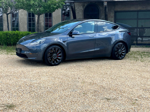 Used 2021 Tesla Model Y Performance image 3