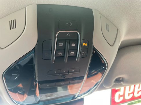 Used 2017 Maserati Levante image 13