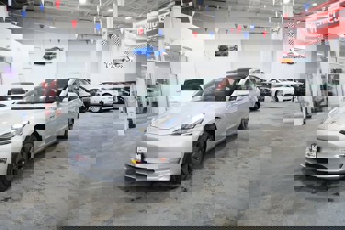 Used 2018 Tesla Model 3 Long Range image 4