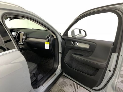 New 2025 Volvo XC40 B5 Core w/ Climate Package image 34