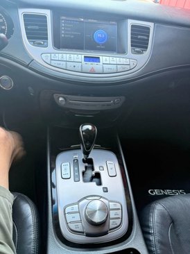 Used 2012 Hyundai Genesis 4.6 image 8