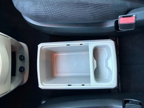 Used 2014 Dodge Grand Caravan SE image 16