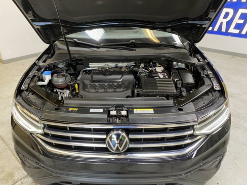 Used 2024 Volkswagen Tiguan SE image 9