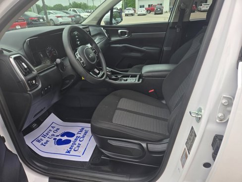 Used 2023 Kia Sorento LX image 7