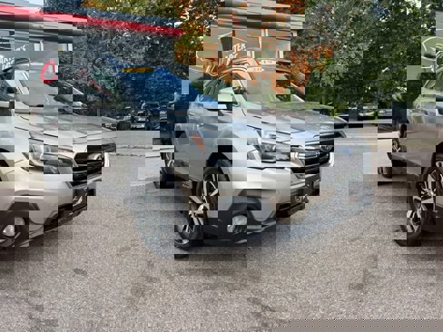 Used 2019 Subaru Outback 3.6R Limited image 2