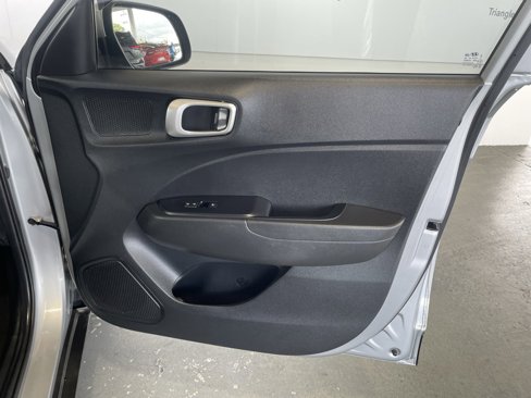 Used 2020 Hyundai Venue SE image 16