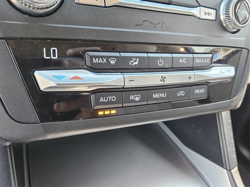 Used 2020 Ford Explorer XLT image 32