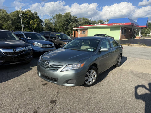 Used 2010 Toyota Camry LE image 2