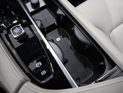 Used 2025 Volvo S90 B6 Plus w/ Protection Package Premier image 34