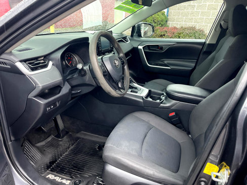 Used 2021 Toyota RAV4 LE image 10