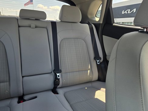 Used 2023 Hyundai Kona SEL image 14