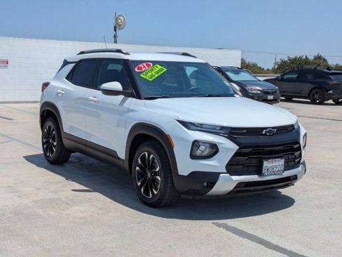 Used 2021 Chevrolet TrailBlazer LT w/ LPO, Blackout Package image 3