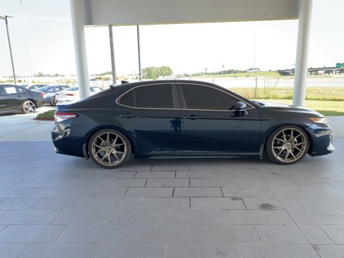 Used 2019 Toyota Camry L image 4
