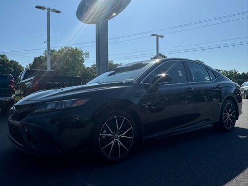 Used 2023 Toyota Camry SE image 1