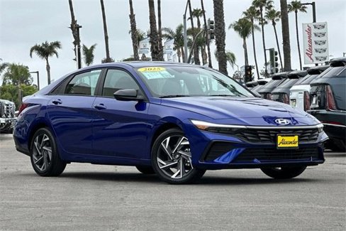 Used 2025 Hyundai Elantra Sport w/ Cargo Package image 2