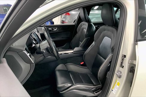 Used 2019 Volvo S60 T6 R-Design image 10