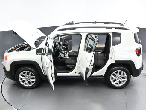 Used 2016 Jeep Renegade Latitude w/ Cold Weather Group image 39