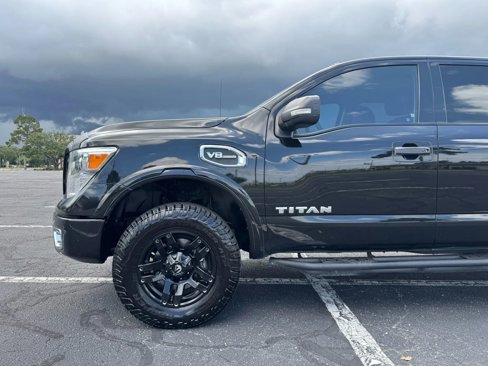 Used 2017 Nissan Titan PRO-4X image 10