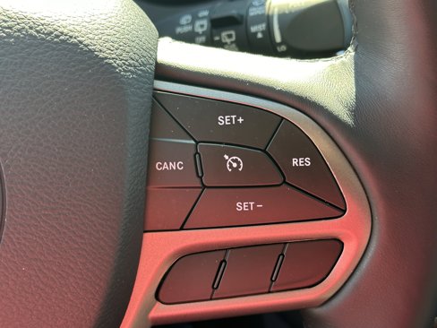 Used 2019 Jeep Cherokee Limited image 26