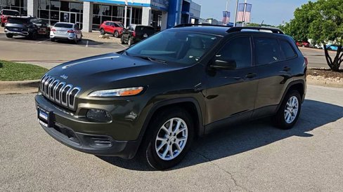 Used 2016 Jeep Cherokee Sport image 4