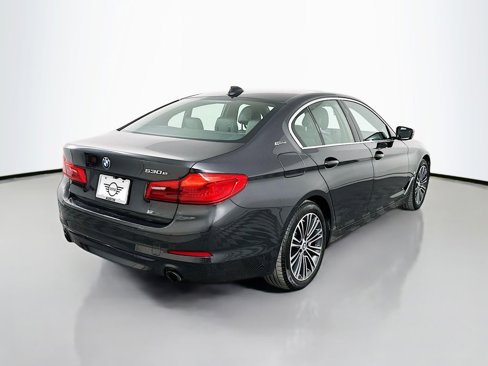 Used 2019 BMW 530e xDrive w/ Executive Package image 5