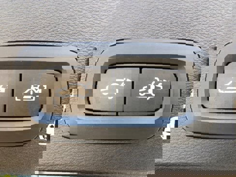 Used 2019 Volvo XC40 T5 Momentum image 36
