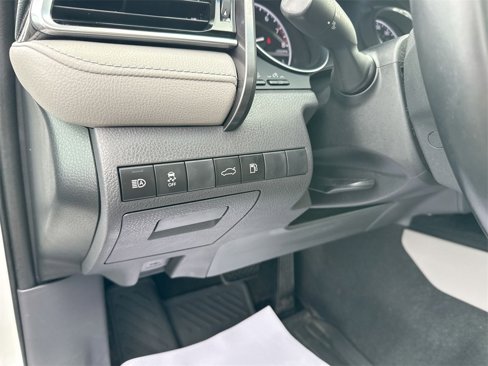 Used 2018 Toyota Camry XLE image 20
