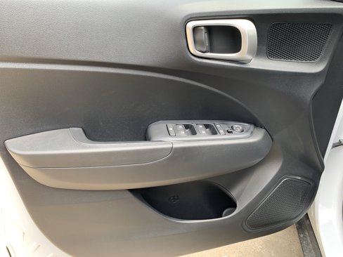 New 2025 Hyundai Venue SEL image 15