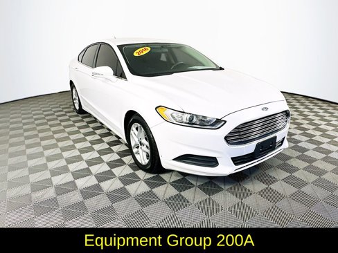 Used 2016 Ford Fusion SE image 2