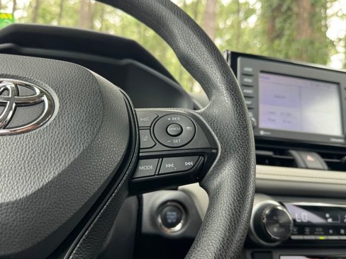 Used 2020 Toyota RAV4 XLE image 24