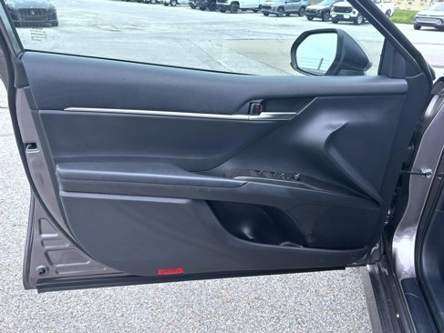 Used 2022 Toyota Camry LE image 9