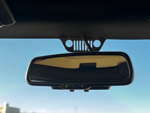 Used 2017 Jeep Wrangler Unlimited Sahara w/ Connectivity Group image 18
