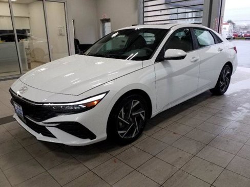 New 2025 Hyundai Elantra SEL image 2