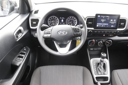 Certified 2022 Hyundai Venue SE image 15