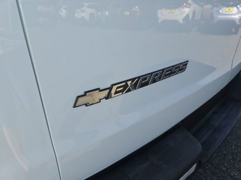 Used 2017 Chevrolet Express 2500 image 27