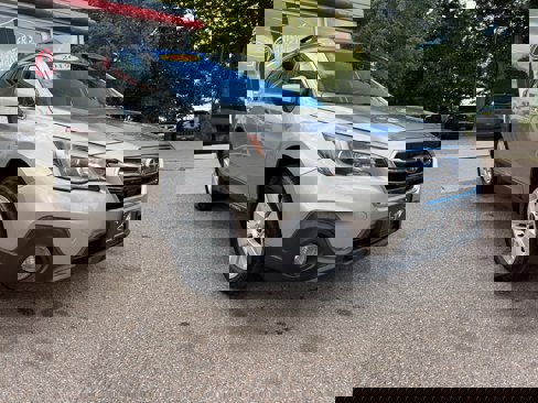Used 2019 Subaru Outback 2.5i Premium image 2