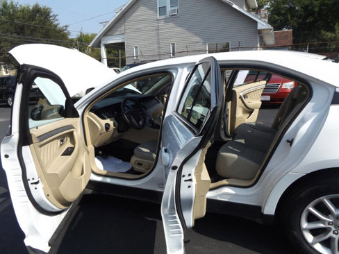 Used 2013 Ford Taurus SE image 11