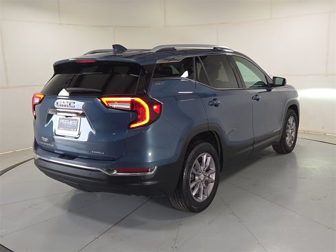 Used 2024 GMC Terrain SLT image 8