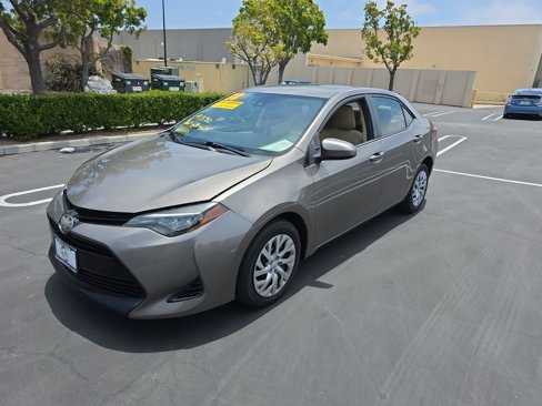 Used 2018 Toyota Corolla LE image 1