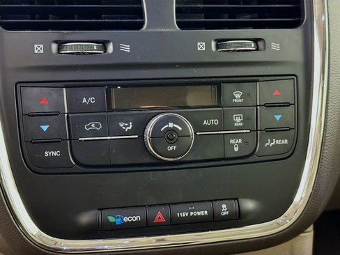 Used 2013 Chrysler Town & Country Touring image 15
