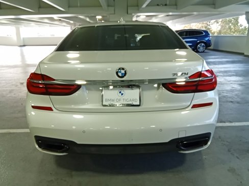 Used 2017 BMW 750i image 8