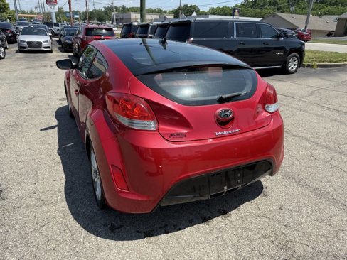 Used 2013 Hyundai Veloster w/ Style Pkg image 10