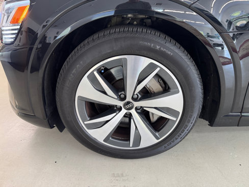Used 2024 Audi Q8 e-tron Premium image 29