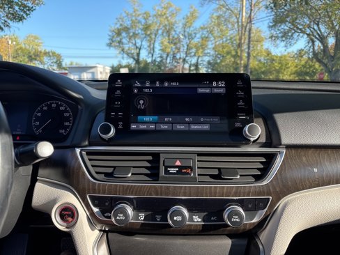 Used 2018 Honda Accord Touring image 19
