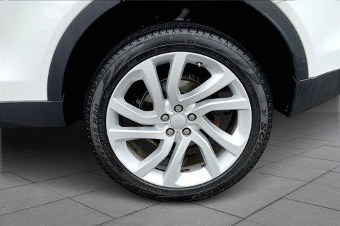 Used 2018 Land Rover Discovery Sport HSE Luxury image 10