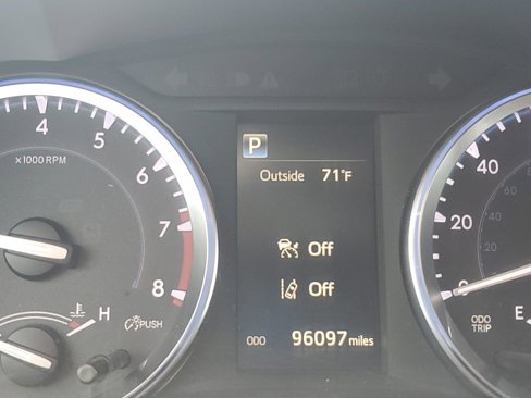 Used 2018 Toyota Highlander XLE image 16