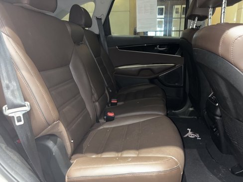 Used 2019 Kia Sorento SX w/ SX Touring Package image 18